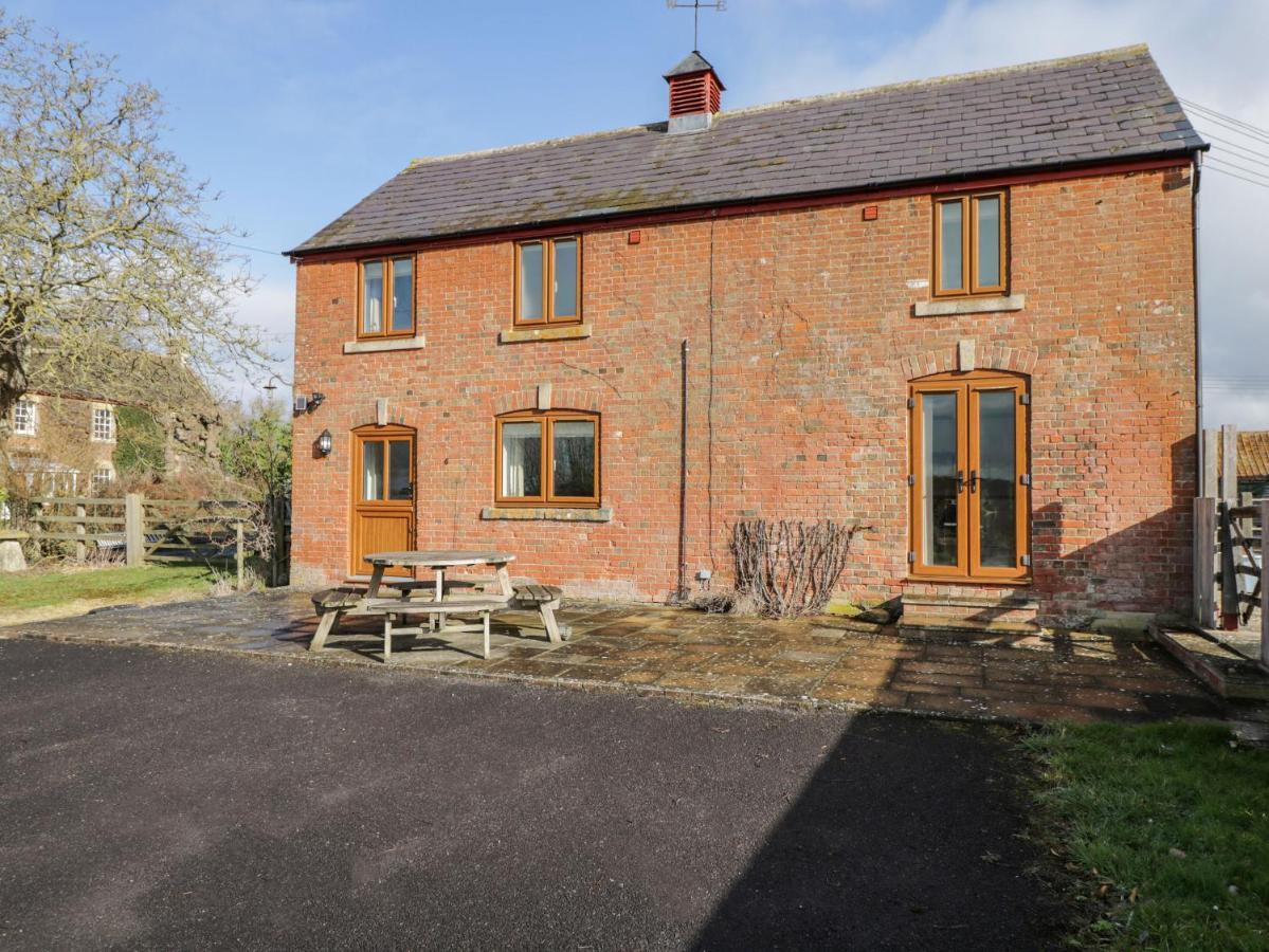 Stables Cottage Melksham Exteriör bild